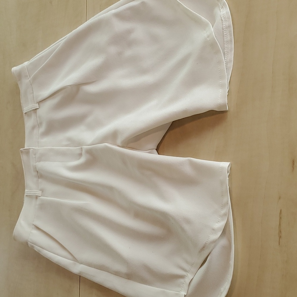 Six Crisp Days white dressy shorts, S
